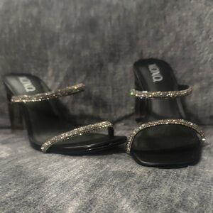 New XOXO Elegant Black and Silver Women's Heels Size 9